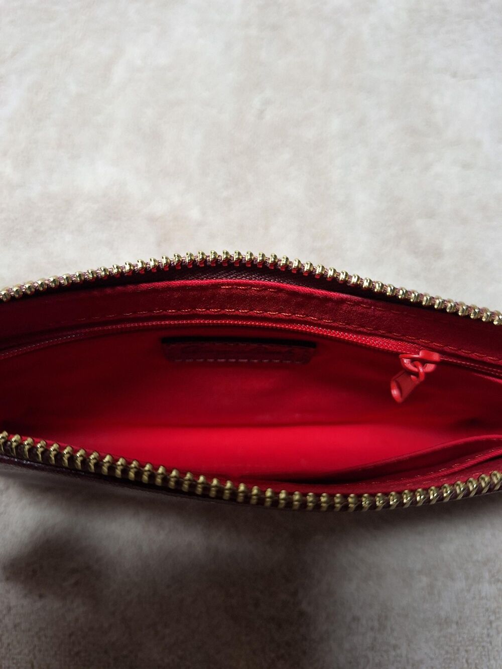 Dooney & Bourke burgundy saffiano leather wristlet - Picture 4 of 6